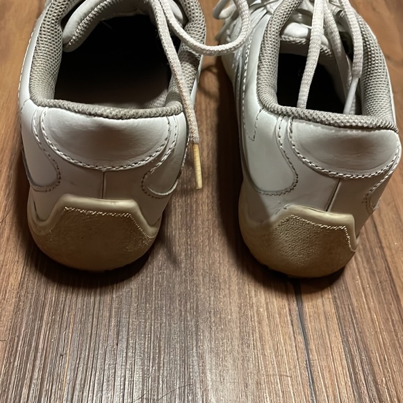 White leather work shoes - slip resistant - Picture 3 of 5